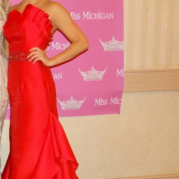 Tony Bowls Size 6 Red Gown - Picture 2 of 8